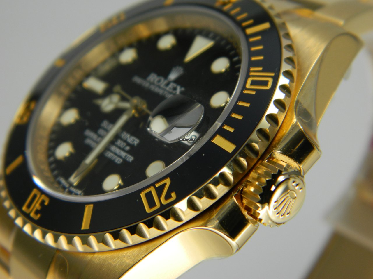 Rolex SUBMARINER DATE • YELLOW GOLD �...