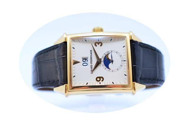 Girard Perregaux Vintage 1945 Big Date M...