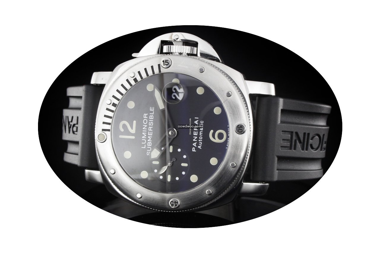 Panerai Luminor Submersible (44mm) PAM00...