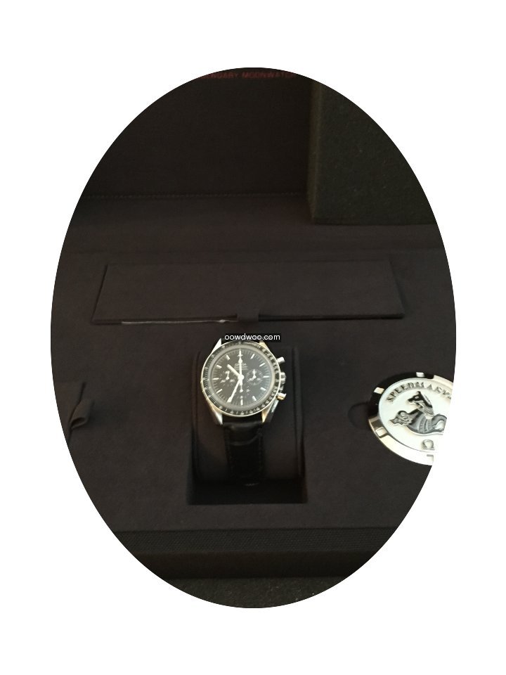 Omega Speedmaster Moonwatch mit neuer Bo...