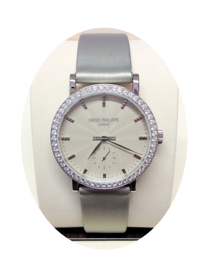 Patek Philippe Calatrava 7120G-001 - Box...