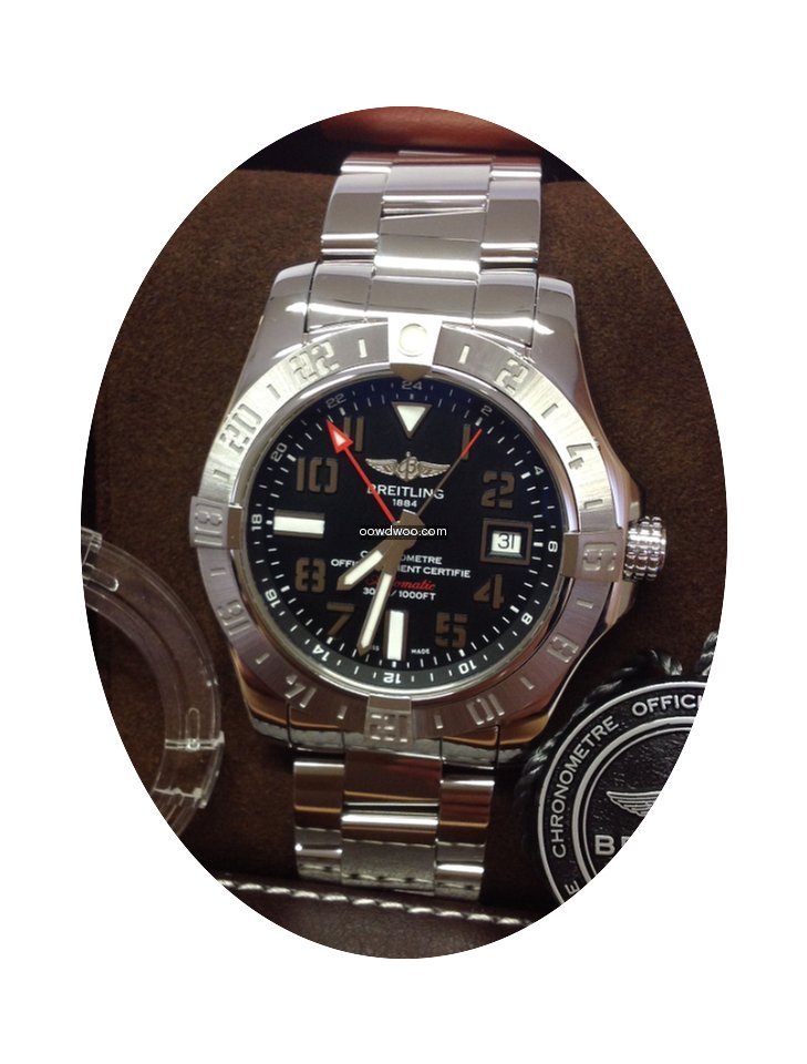 Breitling Avenger II GMT A32390 - Box & ...
