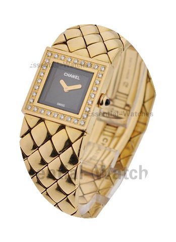 Chanel Matelasse in Yellow Gold...