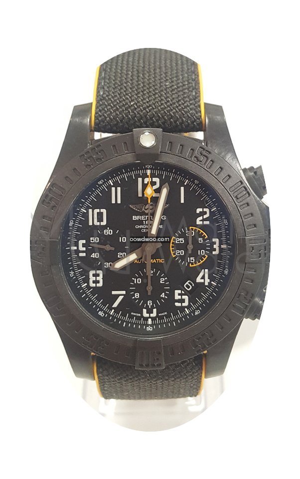 Breitling Avenger Hurricane 45mm – Xb0...